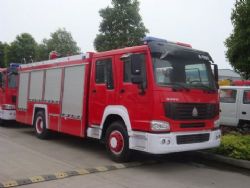 重汽單橋干粉消防車