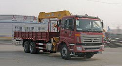 歐曼后雙橋隨車起重運輸車