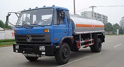 東風(fēng)153化工液體運(yùn)輸車