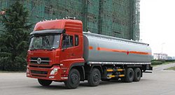 東風天龍前四后八化工液體運輸車 