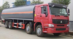 斯太爾前四后八化工液體運輸車 