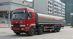 華菱前四后八化工液體運輸車 