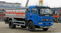 東風多利卡油罐車 