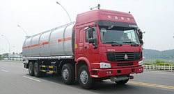 斯太爾前四后八油罐車 