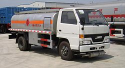 江鈴油罐車